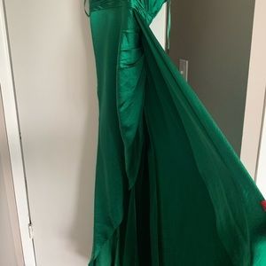 Size 6 dress/gown never worn with tag